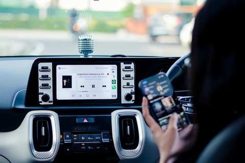 Assistentes de IA chegam aos carros populares